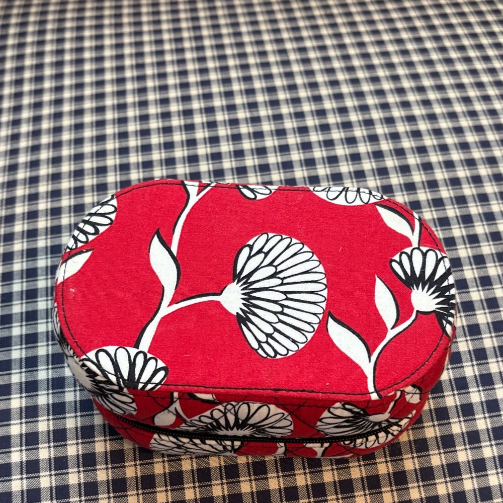 Vera Bradley Red and Black Floral Jewlery traveler case - Picture 7 of 7